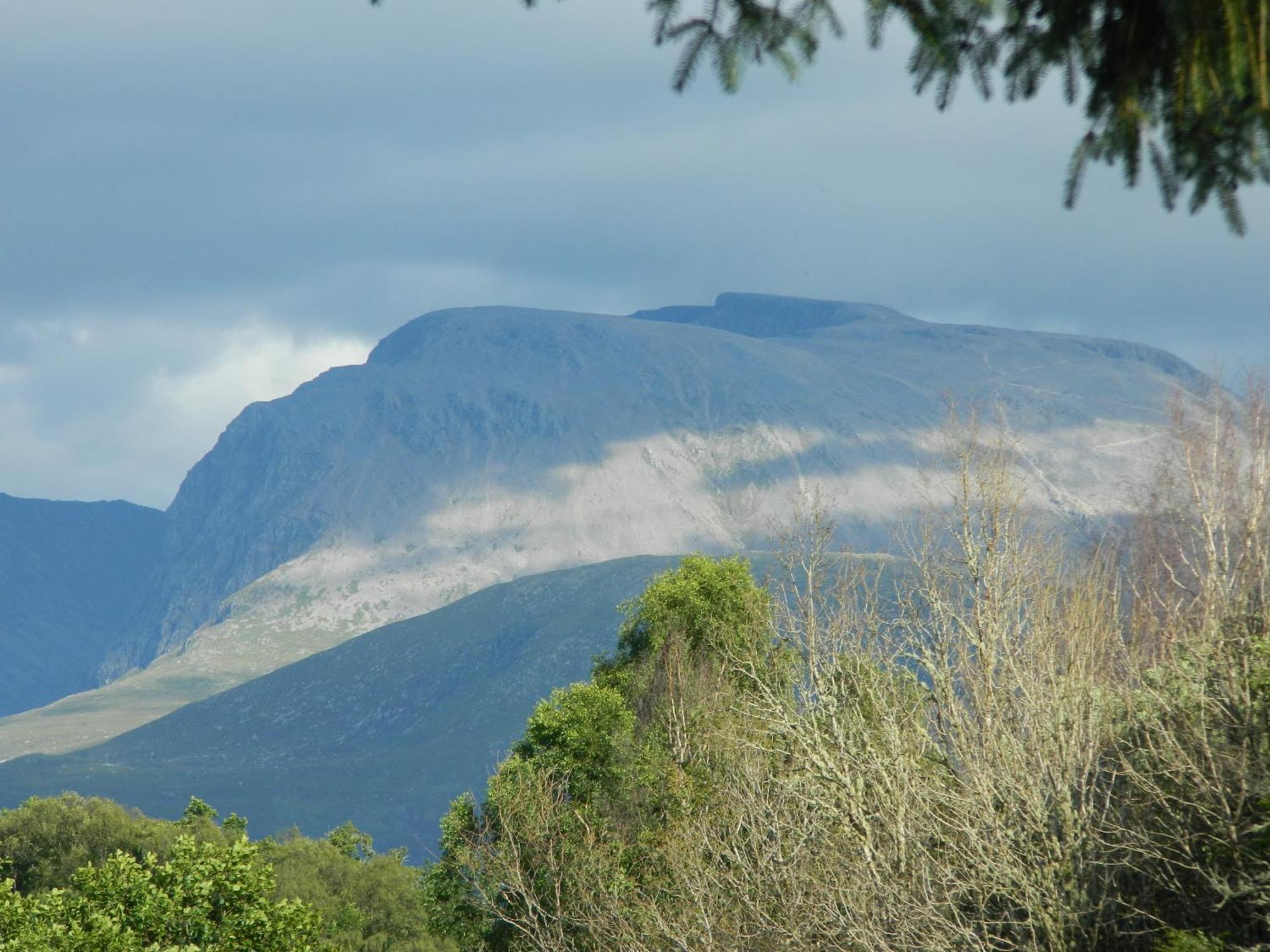 Tom Beag - Ben Nevis View Rooms フォート・ウィリアム エクステリア 写真